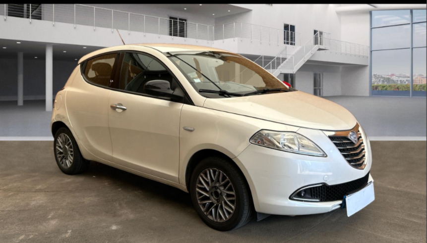 Annonce 469438244/Lancia_Ypsilon_1.2_8V_69_CH_STOP_START_G photo2
