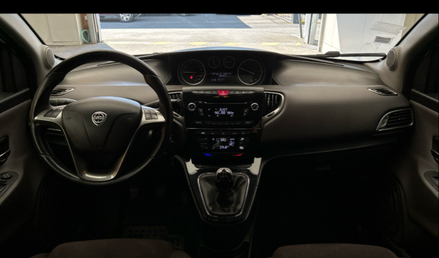 Annonce 469438244/Lancia_Ypsilon_1.2_8V_69_CH_STOP_START_G photo4
