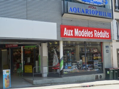 Aux Modèles Réduits