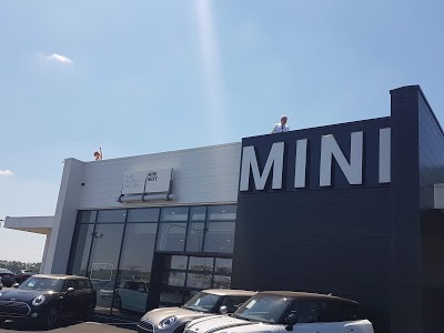 DYNAMISM Automobiles BMW