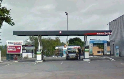 Service Station / Service Intermarche / Petrol Station / Tankstelle / estaci